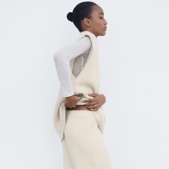 Zara Ivory Metallic Threads Mock Neck Sleeveless Sweater New Size S - Picture 2 of 11